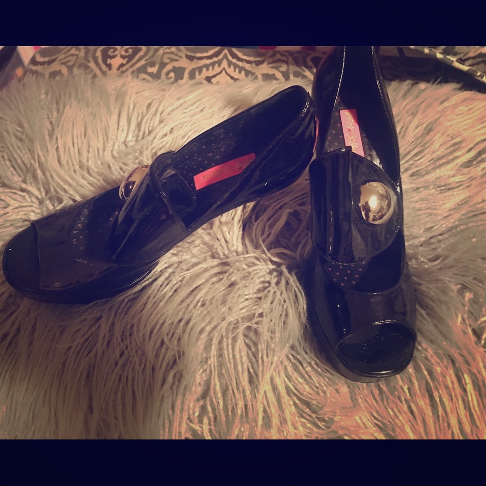 Black Betsey Johnson heels